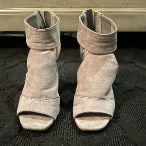 Gray - Laura Conrad heels